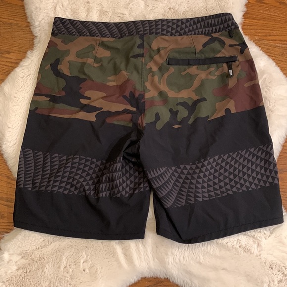 Nwot. Men’s swim trunks - Picture 7 of 8